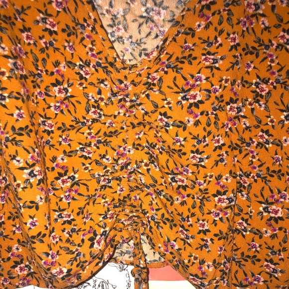 NWOT super cute long sleeve crop top - Picture 2 of 4